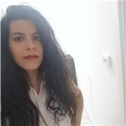 Laureata in Lettere con specializzazione in Filologia Moderna impartisce lezioni private a studenti delle scuole medie e superiori